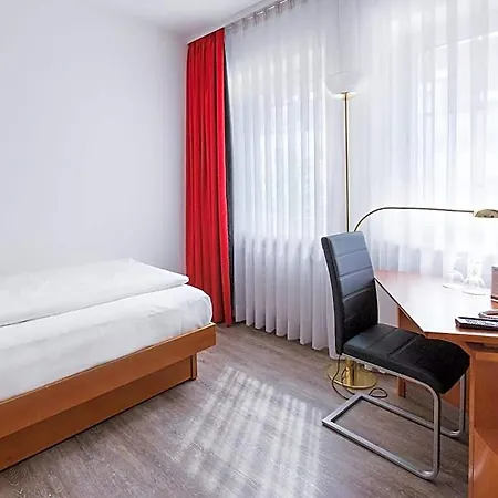 Dormero Airport Hotel 4*