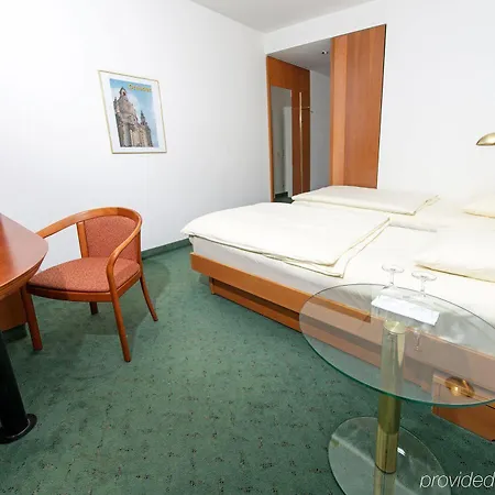 Dormero Airport Hotel 4*