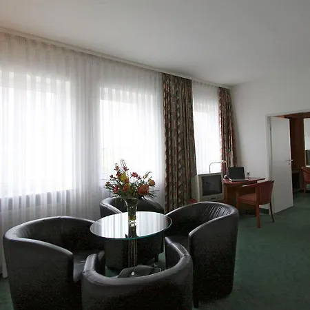 Dormero Airport Hotel 4*