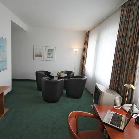 Hotel Dormero Airport 4*